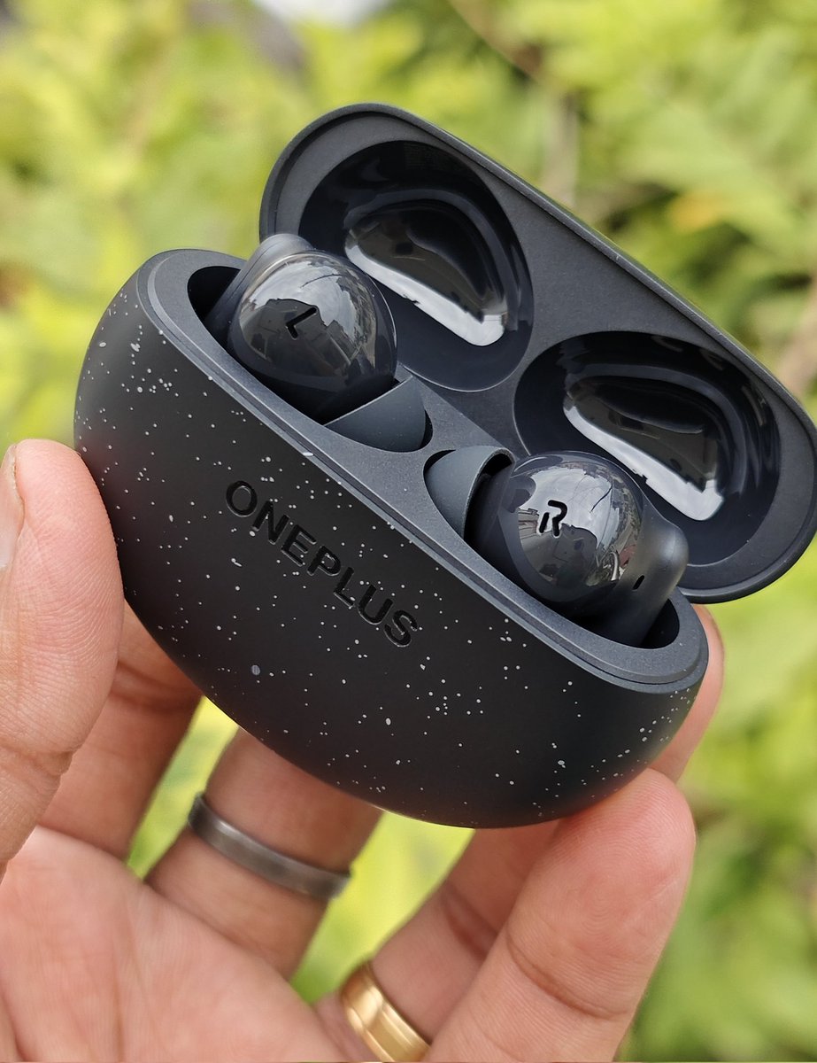 fastoye's tweet image. Kuch bhi kaho....
But #OnePlusBuds3Pro hai Kamaal ka....

Build quality - Dhaasu
Sound quality - Mast

Overall Rating - 3.5/5 

Buy link - amzn.to/4cQizQD