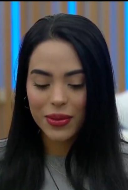 valleyxfthedxll's tweet photo. "si una persona tiene miedo de ir a placa tiene que analizar sus comportamientos y sus actitudes porque por algo es" la Vale hablando con toda la razón 💋 #GranHermanoCHV #GranHermanoChile https://t.co/h3tGlAbT6i