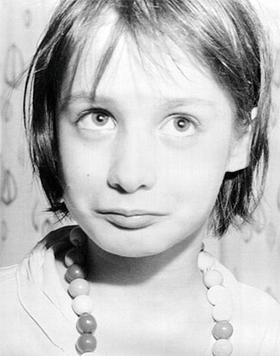 YarielSuarez612's tweet photo. A Genie le robaron todo. Ese ni siquiera es su nombre real. Aquellos grandes y expresivos ojos no pudieron disfrutar de una infancia normal. El psicólogo James Kent la describió como “la niña más profundamente dañada” que había visto en su vida.

[Abro hilo] https://t.co/4v9oyxWf4j