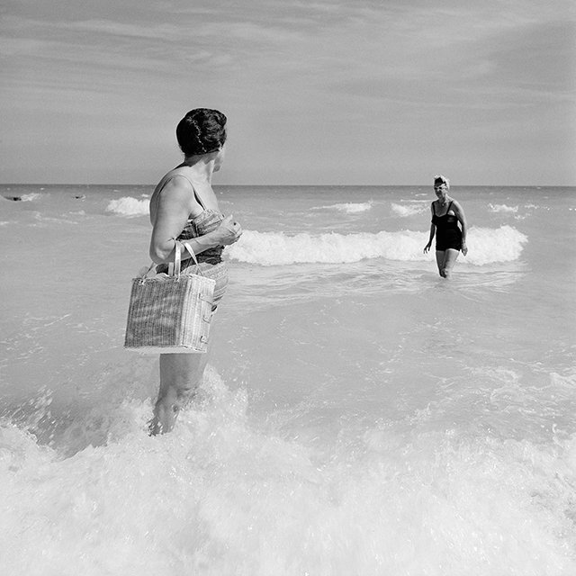 Posthumously critically acclaimed US photographer Vivian Maier (1926-2009) #WomensArt