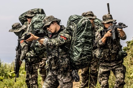 USForcesKorea's tweet photo. ‘Maldo’, the lonely island at the end of the Han River
Just a short 4 miles away from North Korean Army, there are 20 households, 26 residents and Republic of Korea Marines in #Maldo. The ROK Marines of Maldo diligently carry out their duties even in the hot summer. https://t.co/Yq3MZrVa5Z