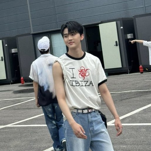 1. 물을 부으세요
2. 커집니다

#LUN8 #도현