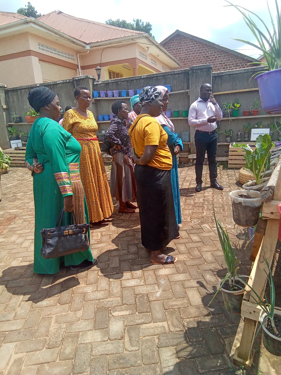 kab_consult's tweet photo. Unlock the potential of urban farming with @kab_consult. We are teaching communities how to increase household incomes and ensure food security @BarbaraZawedde @narouganda @UrbanFarmingGuy @MarthaByabagamb #CommunityGrowth https://t.co/FDv4GtI9HK