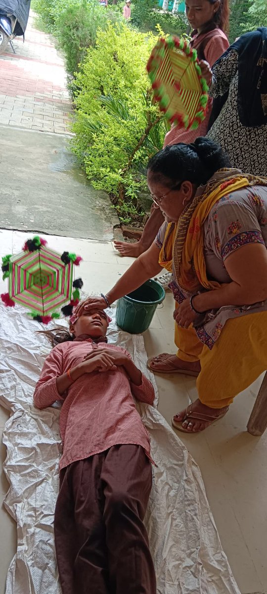 AryanGautam01's tweet photo. प्रतिदिन भीषण गर्मी से छात्र परेशान हो रहे हैं,न बिजली न कुछ अच्छी व्यवस्था। 8 से 2 विद्यालय समय जो छात्रों के लिए वर्तमान में असहनीय है। कृपया विद्यालय समय परिवर्तित करने का कष्ट करें। @CMOfficeUP @thisissanjubjp @DmKasganj @Aamitabh2 @bstvlive https://t.co/yl0BNs869G
