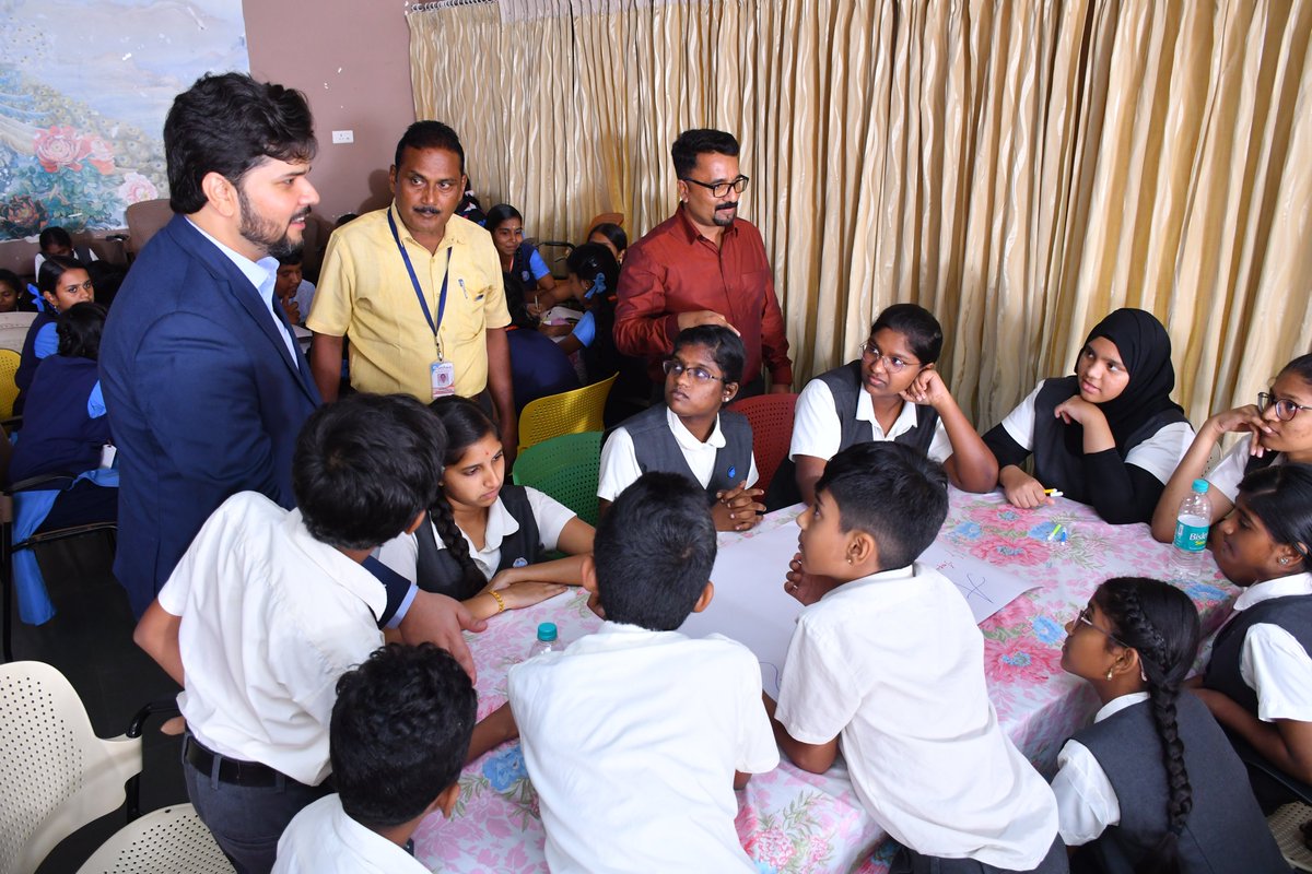 UNODC_ROSA's tweet photo. Building on peer-to-peer influence, these young #RiseUp4Peace champions engaged in group activities, brainstorming creative advocacy ideas &amp; tech/social interventions on a range of themes, including cyber safety, anti-bullying, anti-corruption, mental health &amp; gender equality. https://t.co/4C4g1qjcQ8