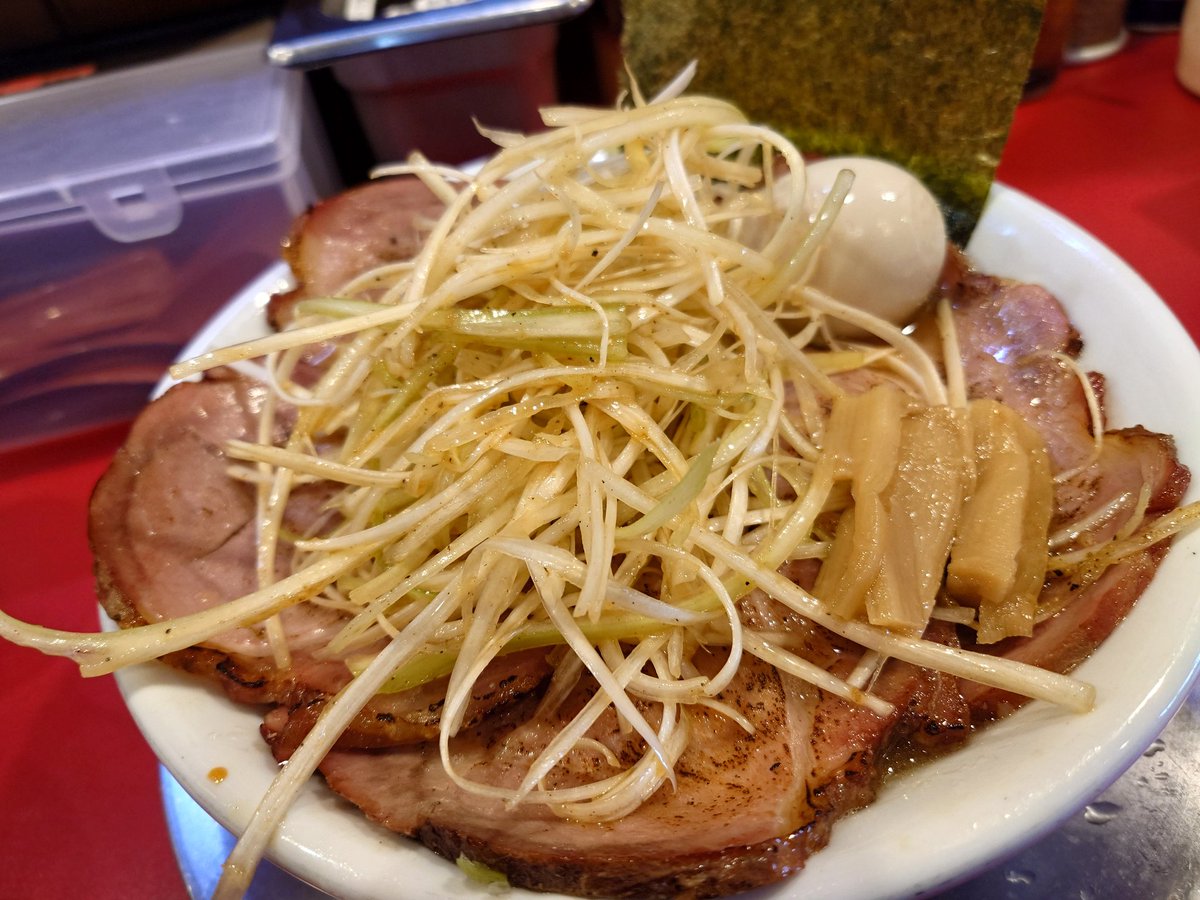 kouichi49717's tweet photo. ラーメン　ギタギタ

ネギ炭火焼きチャーシュー麺

午前中、うなぎの日でちょっと忙しかったので、パワーを注入しに、ギタギタの炭火焼きチャーシュー麺😋
肉々しいチャーシューに、豚感いっぱいのスープ🎶
最高に美味しかった😊
ごちそう様でした👏 https://t.co/VlI09PlZ5W