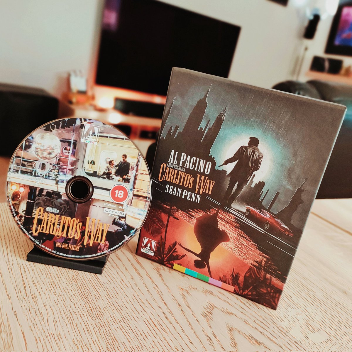 leloupceleste's tweet photo. 📬 L'heure du colis 🇬🇧 : #LImpasse (1993) en édition limitée #4KUltraHD 📀.
On n'échappe pas à son passé.
#BrianDePalma @ArrowFilmsVideo https://t.co/16YvEBxskC