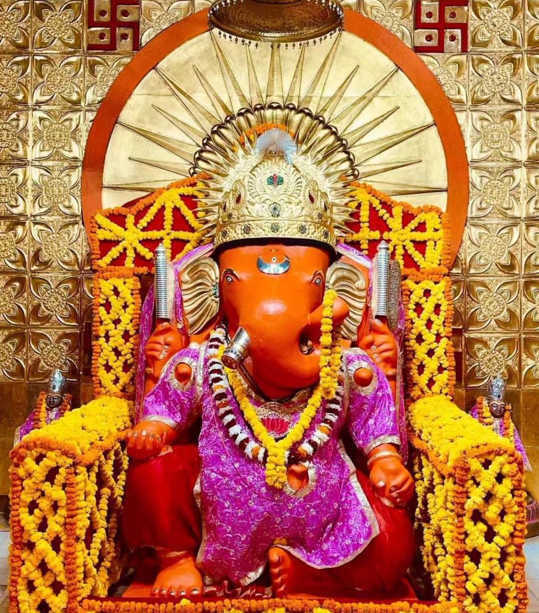 JaipurFever's tweet photo. Moti Dungri and Wednesdays🚩

#jaipurfever #jaipur #motidungri #jaiganesh #ganeshji #wednesday https://t.co/Sjj5myaG4i