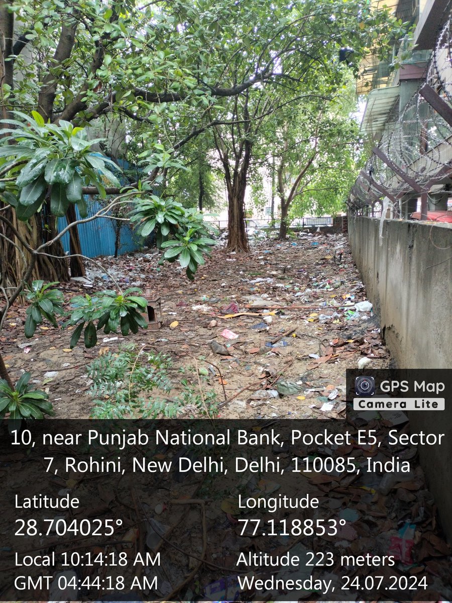 Devende86005764's tweet photo. Plot no 4, pocket E-5, sector 07, rohini यहां पर बहुत सारा कूड़ा पड़ा है पिछले 4 महीने से कंप्लेंट कर रहे हैं मोदी जी के सफाई अभियान को असफल बना रहे हैं डीडीए के अधिकारी @official_dda @dcrohinizone @LtGovDelhi @PMOIndia @CMODelhi https://t.co/XZRCojcYzv