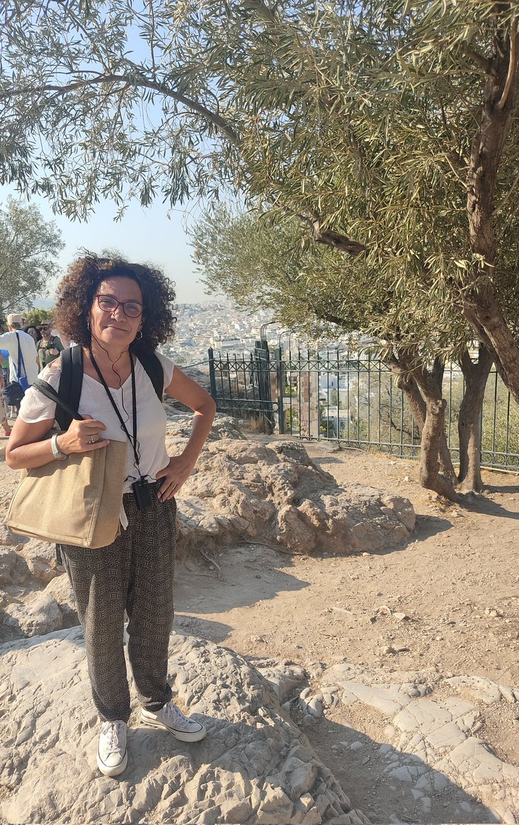 ruth_gumi's tweet image. No m&apos;estranya que estudiés #clàssiques.
Atenes és, sens dubte, el bressol del món occidental i l&apos;Acròpoli - malgrat estar a vessar de turistes - sempre impressiona i emociona!! 🥰🌺
Compartir tot aquest llegat a la meva filla és meravellós.

#Atenesestiu2024
#ilovegreece🇬🇷
