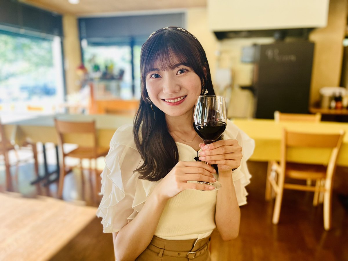 hinata_fes_bsn's tweet photo. 【拡散希望🙏】
『#ひなたまつり』とコラボした『#NGT48の新潟スイーツ部』第44話が公開です🍭

https://t.co/cPedReNu5o

今回はみゆちゃんが苗プリでワインを飲みます🍷 こう書くと確かにその通りなんだが……全然違うんだな😁

#藤崎未夢 @miyu_miyu_NGT48
#NGT48 @official_NGT48
#新潟スイーツ部 https://t.co/0hunUNcyo1