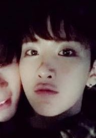 jeleebeee's tweet photo. 주로 무표정일 때 보이는 윗입술 음영이
내가 얼마나 오리부리인지, 얼마나 포동말랑한 입술인지
뽐내는 것 같아서 진짜 좋음 https://t.co/6LOtbUcawj