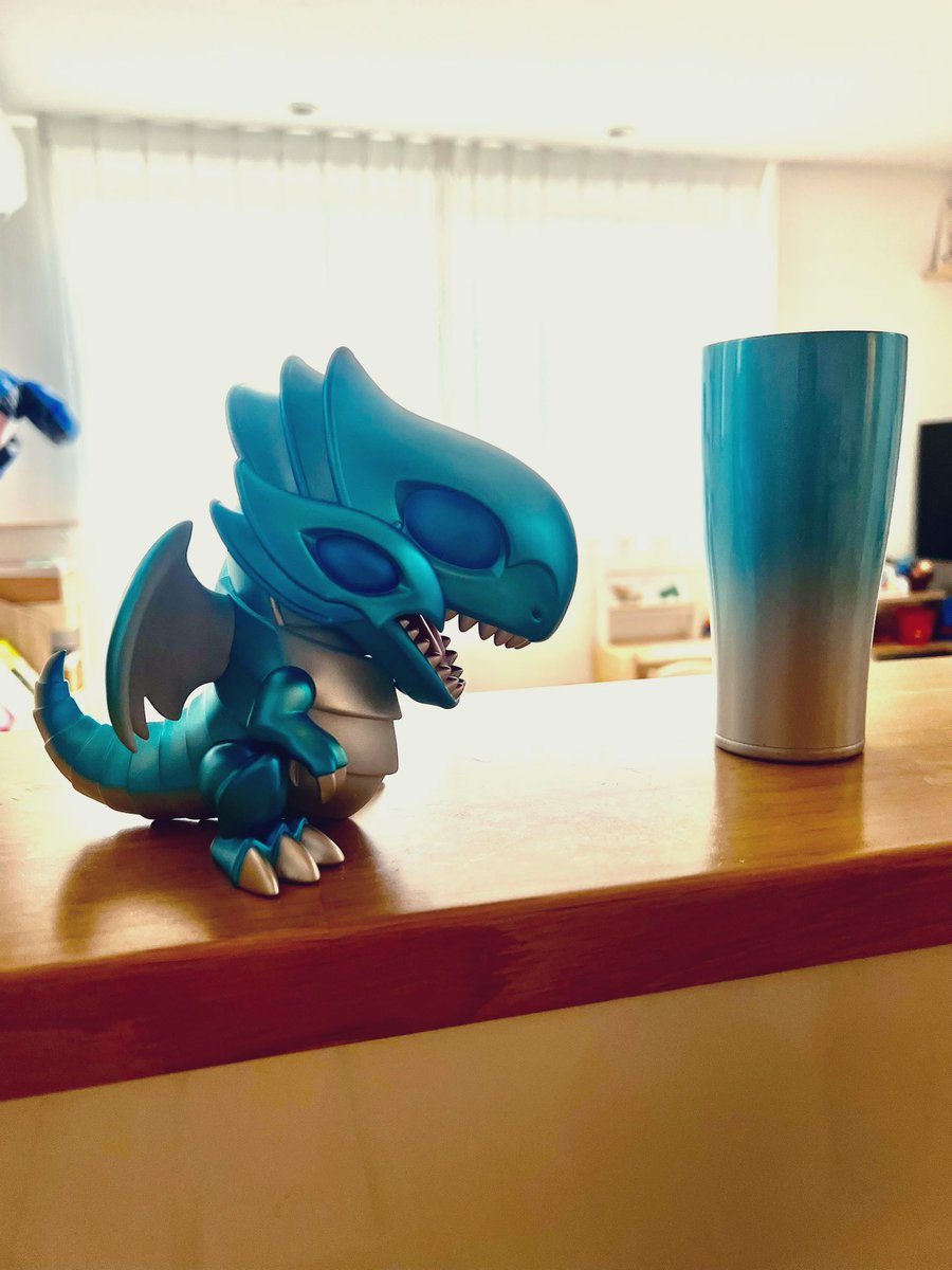 bomnmnmnmn's tweet photo. ToonBoxx 様のドラゴンちゃん届きました。
「サーモスの化身を召喚んっっ！」と白目を剥きながら叫びたいと思います。 https://t.co/GibbAmMTwC