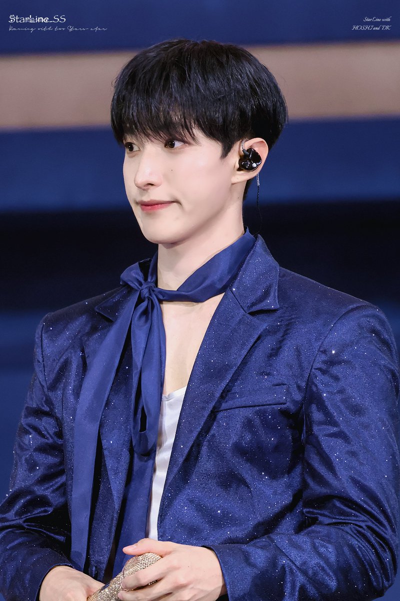 StarLine_SS's tweet photo. 240723 캐럿랜드

#도겸 #DK #석민 #세븐틴 #SEVENTEEN https://t.co/7dFcgfErAE