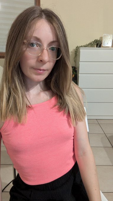 New haircut 😊 https://t.co/hQQRiiQX7z<a href="/tag/pregnant"class="tags"><span>#pregnant</span></a>