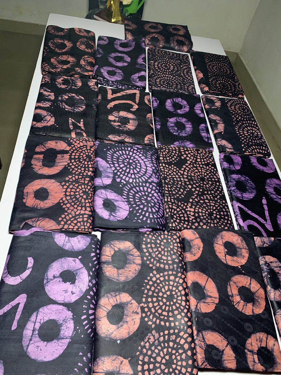 cheryl_clothier's tweet photo. Hi X fam. I’m plugging this here again 🥹🤲
A client rejected 30 pieces of fabrics,the total debt is about 459,000
I’ve been able to sell 15 pieces , I need to sell the remaining so I can pay off 

I’m selling for 15,000/5 yrds,instead of 18,000

It’s handmade adire 
Edakun🤲🥹 https://t.co/5atNxUHLlt
