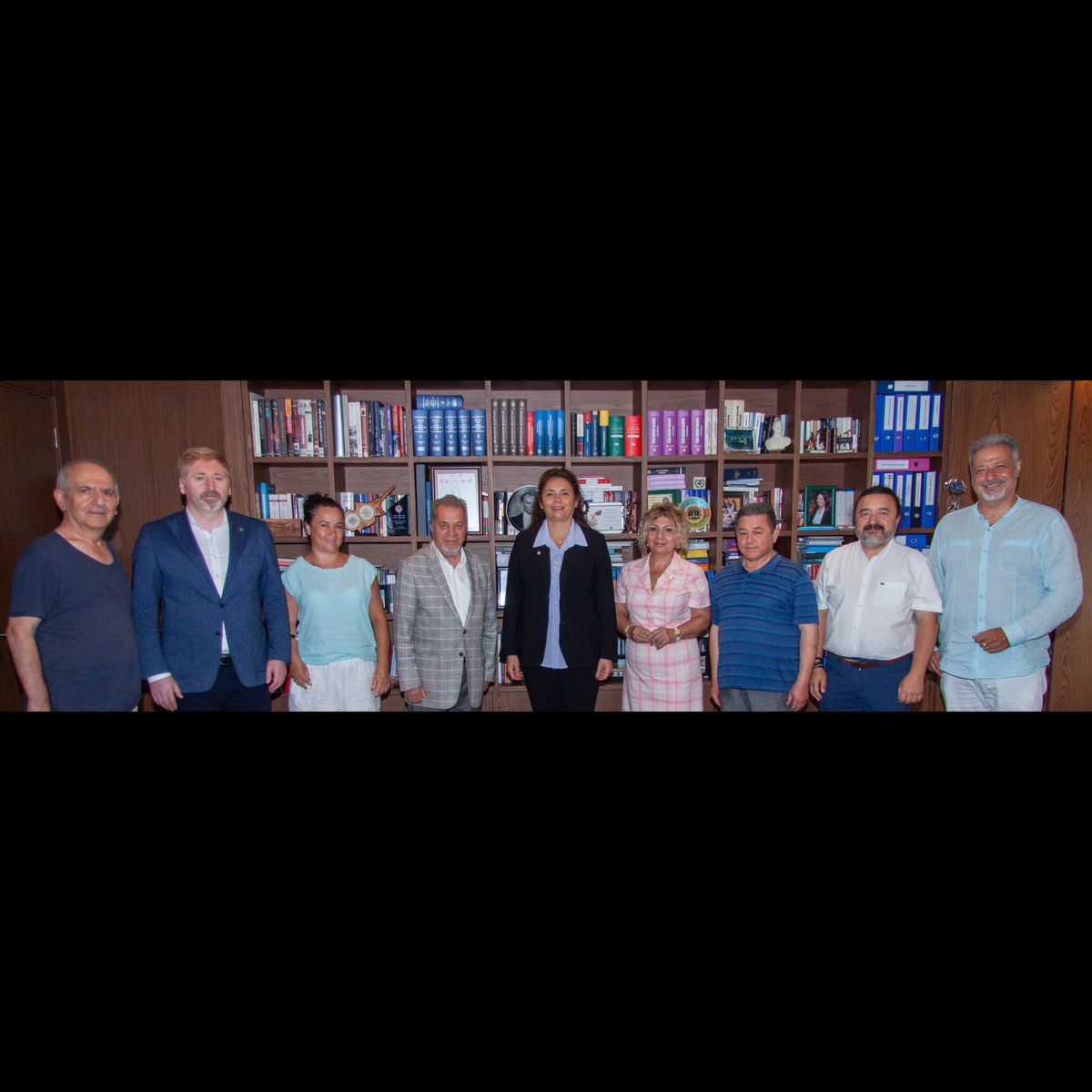 Önce İlke Çağdaş Avukatlar Grubu'nun 8 Temmuz 2024 tarihli toplantısında belirlenen Seçim Komitesi, 23 Temmuz 2024 tarihli toplantısı sonrasında Baro Başkanımız ve Önce İlke ÇAG İstanbul Barosu Başkan aday adayı Av. Filiz Saraç'ı ziyaret etti.