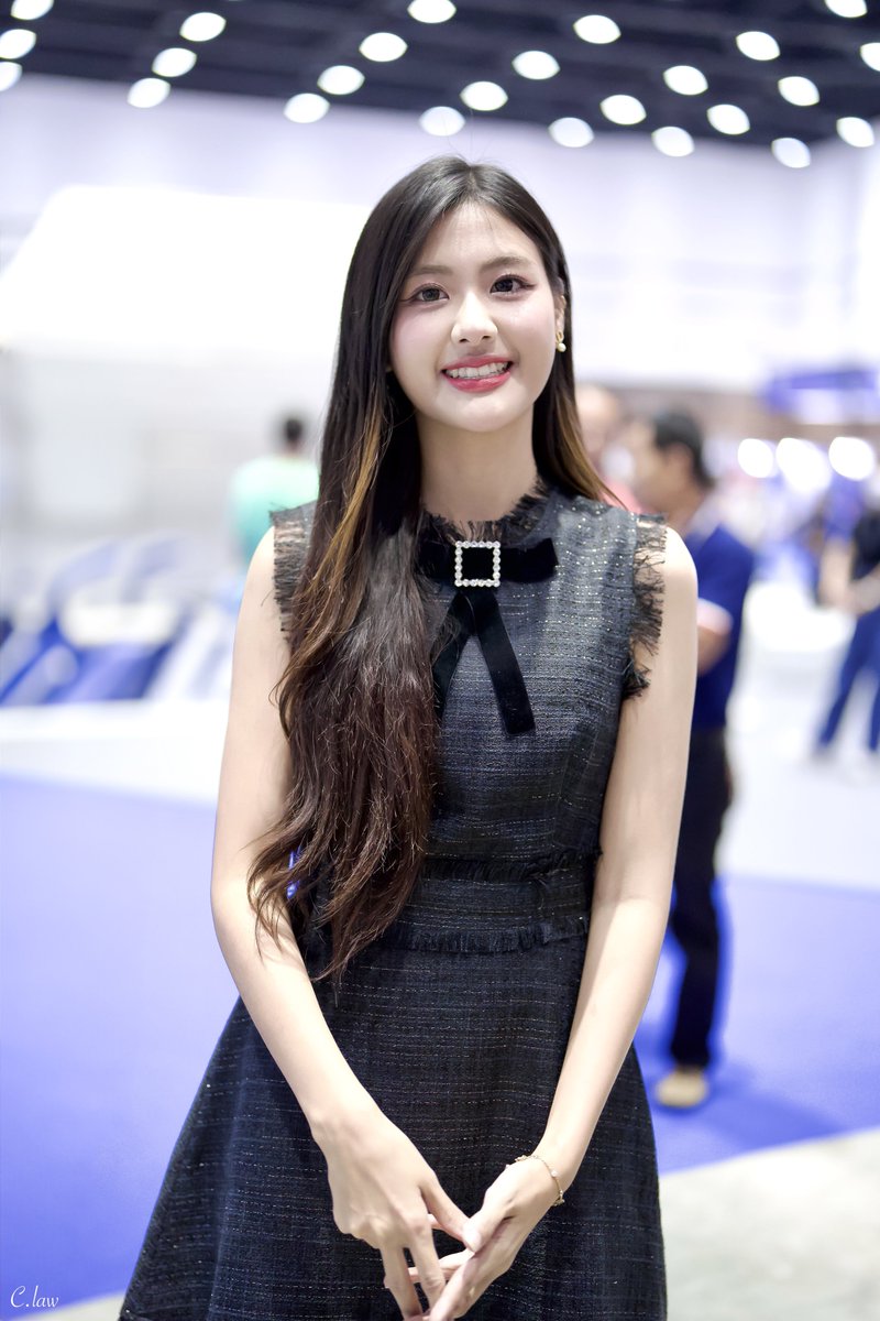 C_law__'s tweet photo. เธอน่ารักสวยเกินกว่าใคร~✨🖤 (6) 

#gygeenutkul 
#อว #อวแฟร์ #อวFair
#Futurethailand https://t.co/ZWzQLtDGmQ