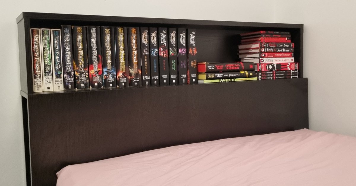 Rhilaw24's tweet photo. @DerekLandy Couldn't think of a better way to fill up my new head board https://t.co/zPiRHvSTjD