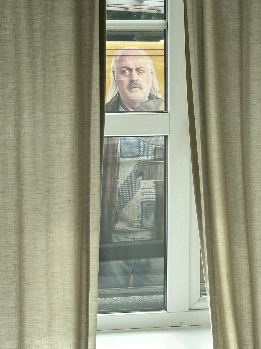 This properly made me jump this morning! 😂

Thankfully, it was the <a href="/SkyUK/">Sky</a> engineer (not <a href="/BillBailey/">Bill Bailey</a> peering through the curtains…)