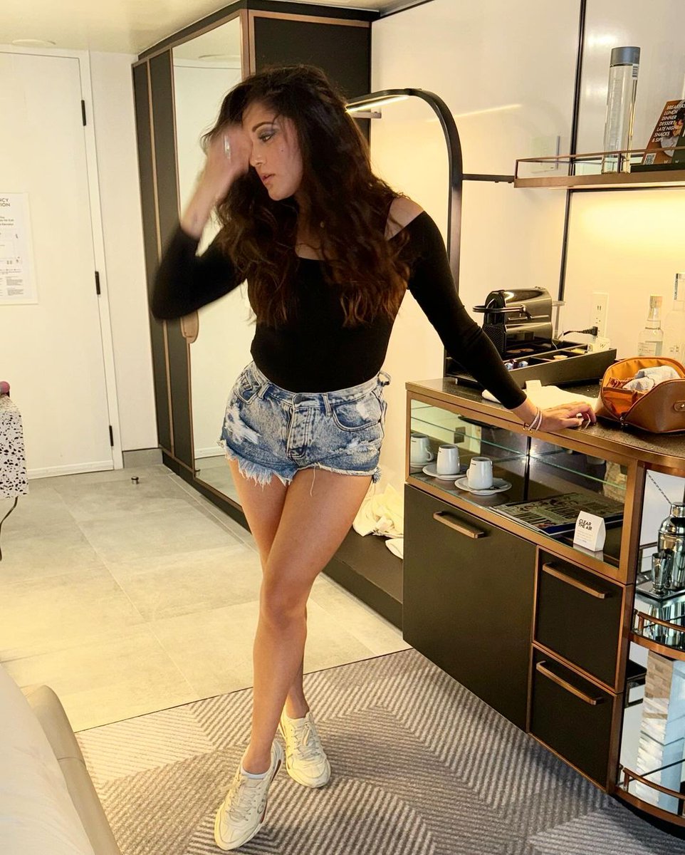 thighzone_'s tweet image. Aneesha Joshi from Hello mini deserves more series!
#AneeshaJoshi #HelloMini #thighthursday