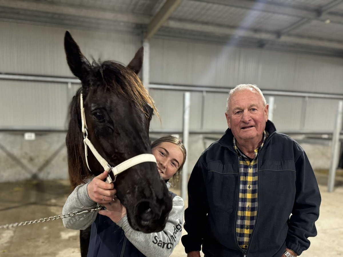 🥇The Josh Turnbull trained DIVINE GIRL has taken out the BATHURST RSL CLUB PACE for Amanda Turnbull.

🥈| VALENTINI 
🥉| SAUCEY TOOTH

Congratulations 👏