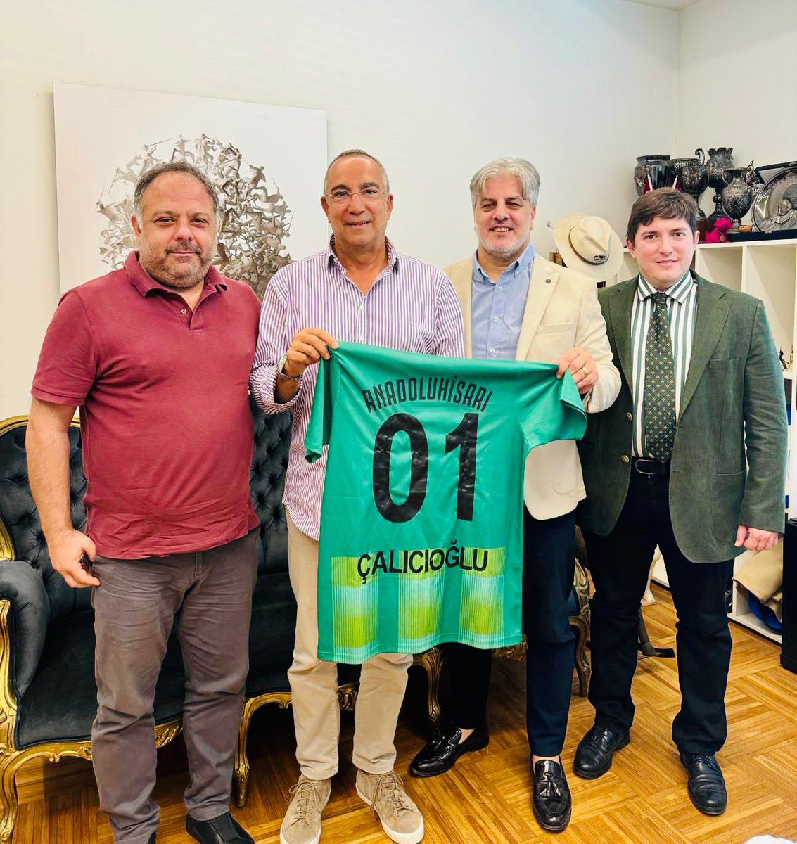 Atahanzilcioglu's tweet photo. Süper Amatör’de takımımız Anadolu Hisarı İdmanyurdu Spor Kulübü…
Sayın Başkan İlker Güner, As Başkan İlyas Emir Karadağ ve Genel Kaptan Murat Dıragumandan hepimizi Sarı-Yeşil yaptı…
Bu sene hedef şampiyonluk…
@MDiragumandan @iekaradag @mehmetayan75 @cuneytcal https://t.co/BrCWWQlwwS