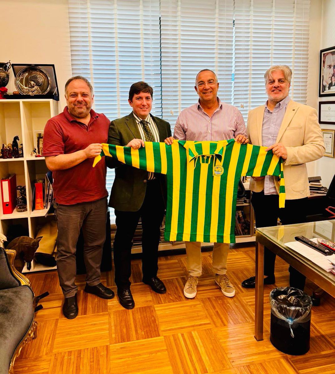 Atahanzilcioglu's tweet photo. Süper Amatör’de takımımız Anadolu Hisarı İdmanyurdu Spor Kulübü…
Sayın Başkan İlker Güner, As Başkan İlyas Emir Karadağ ve Genel Kaptan Murat Dıragumandan hepimizi Sarı-Yeşil yaptı…
Bu sene hedef şampiyonluk…
@MDiragumandan @iekaradag @mehmetayan75 @cuneytcal https://t.co/BrCWWQlwwS
