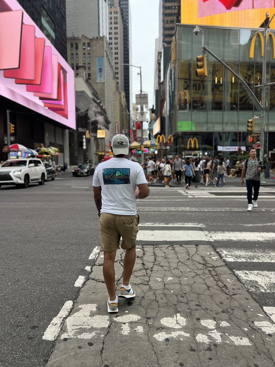 SharleneDeoki's tweet photo. Exploring Times Square! @TimesSquareNYC @ParticipateLrng #UnitingOurWorld #Summerchallenge https://t.co/ghRf10uA8B