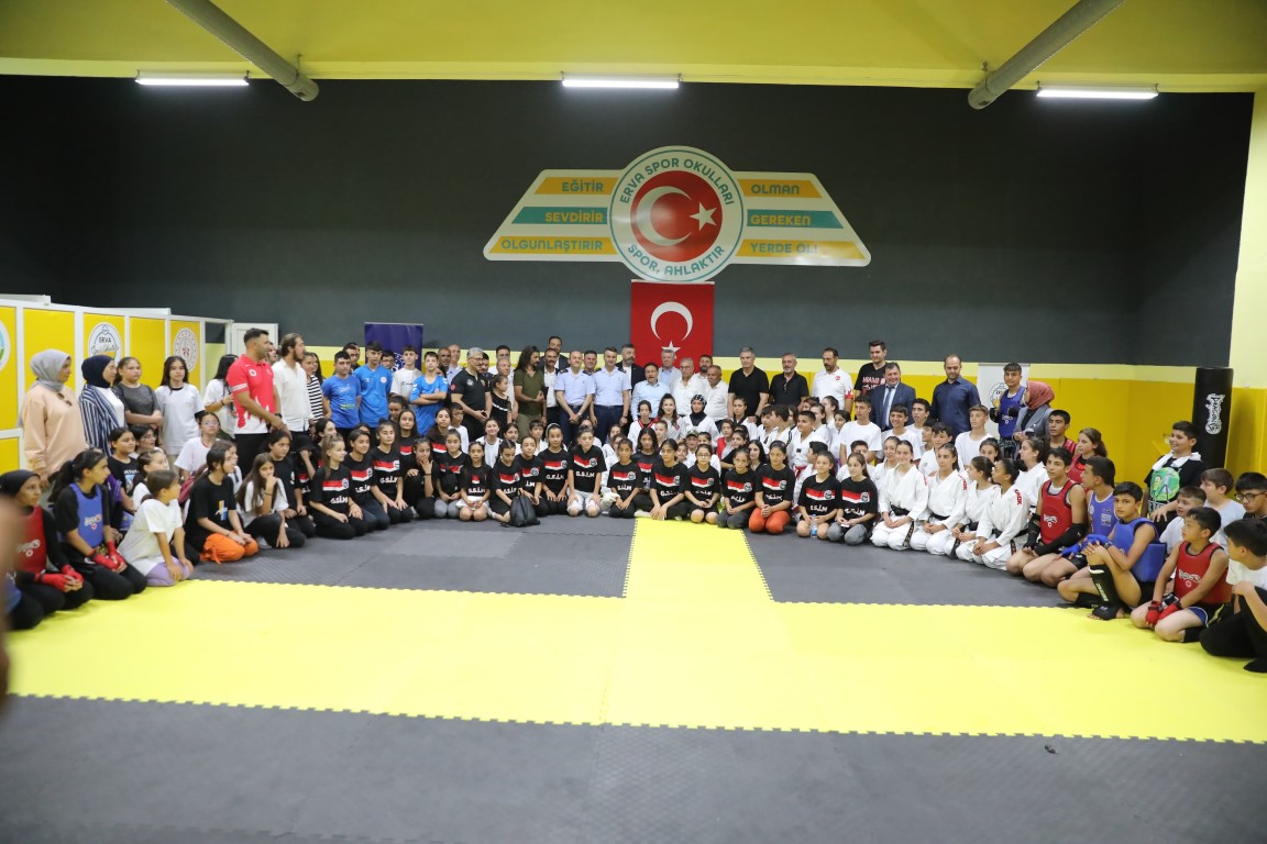 Vali Çiçek “1,5 Yıl Gibi Bir Zamanda 37’nci Spor Okuluna Ulaşmanın Gururunu Yaşıyoruz”

➡️kayseri.gov.tr/vali-cicek-15-…