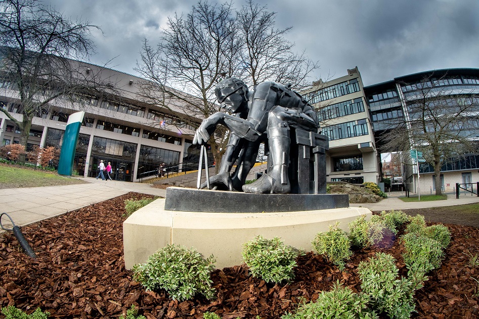 LULGalleries's tweet photo. Eduardo Paolozzi's Master of the Universe is the newest #sculpture on campus

It was donated to @universityleeds by @leedsalumni Douglas Caster. His brother Brian speaks about it on our Public Art Audio Trail 🎧

It's also today's #MuseumJigsaws!
https://t.co/Kfli44Kbe2 🧩 https://t.co/Zv2ci3GOPG