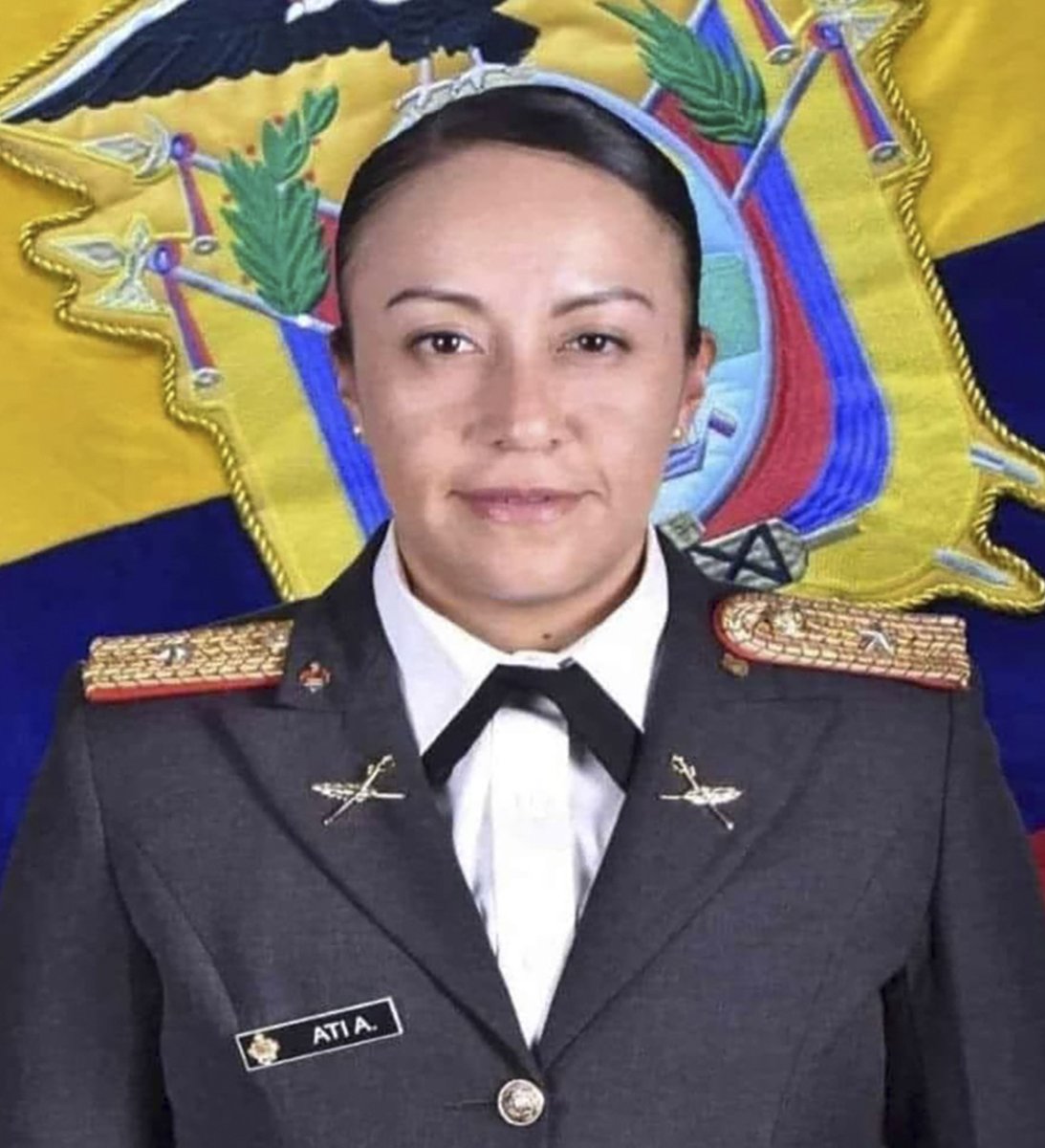 El Ejército Ecuatoriano debe a la sociedad ecuatoriana una explicación completa sobre lo ocurrido con la subteniente Aidita Ati. 
Y no debería ser una respuesta política del Ministro de Defensa, debe venir del Comandante del Ejército Fernando Adatty.