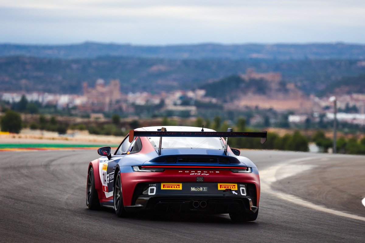 h_zoest3's tweet photo. Best car ever ❤️💪@ circuito motorland https://t.co/add2Rp1Jgz