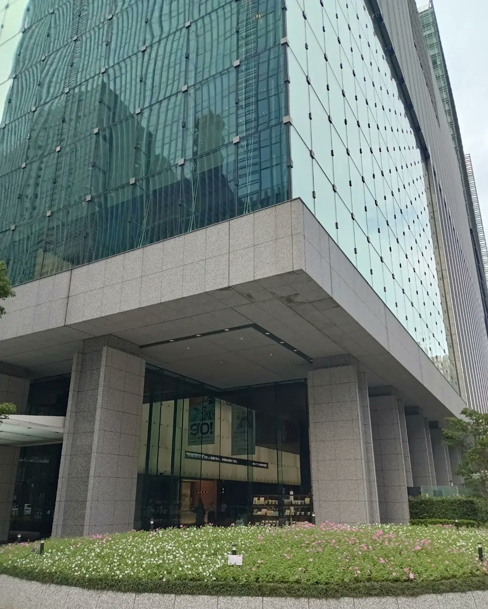 dtomoABCZ's tweet image. よみうり大手町ホール前の花壇
初日と比べてみました!
ピンクと白のペチュニア咲いてる😊
めちゃめちゃキレイでした✨
写真1枚目初日7/18
写真2枚目7/20
写真3枚目本日7/24
#SLEUTH
#スルース
#よみうり大手町ホール
#戸塚祥太
