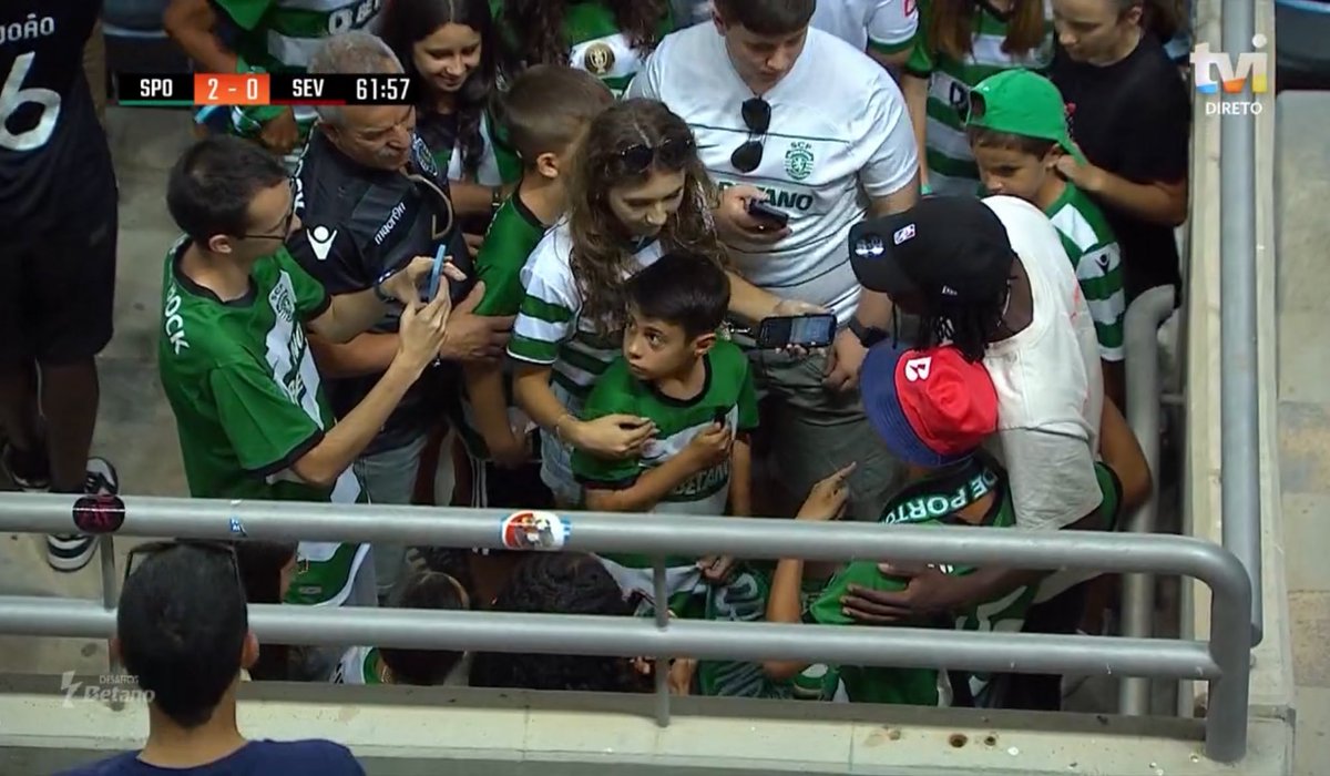 nunovalinhas's tweet photo. E por falar em ídolos do #SportingCP, o nosso #Zicky também andou por lá ontem 💚 https://t.co/kLavpa0NM7