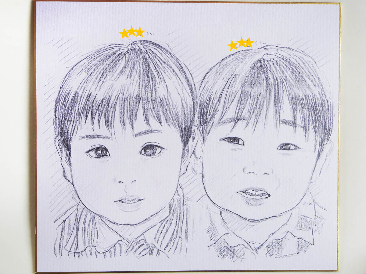 4月20日の「コトニアガーデン新川崎 春のまちフェスタ」でお描きした似顔絵を、お客様に許可いただき掲載✍️😊
少年2人、兄弟くんズ!👦👦
それぞれの個性が表情からも湧きだしてきてて、二人を見て描いてるのが楽しかったです✍️😊
二人の未来に幸あれ✨
#似顔絵 #鉛筆画 #アナログ絵 #手描き 