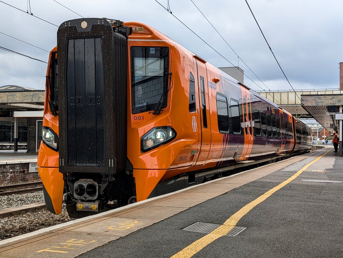DownOnTheStour's tweet photo. Back on the railway 🚂
After a fun filled long weekend it's time to get back to it and get passengers on the move this afternoon 👏
#DOTS #railwayphotography #trainphotography #class196 #CAF #civity #newtrains #westmidlandsrailway https://t.co/sbNZsX0cBi