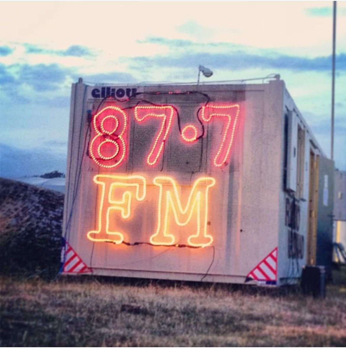 Join us for the official launch of the 2024 Radio Womad live shows at 6pm with Suzi and James!

We are here at @WOMADfestival ready to go with all this years artists and interviews and sessions from Womads past

See you on 87.7FM in the local area and on Mixcloud