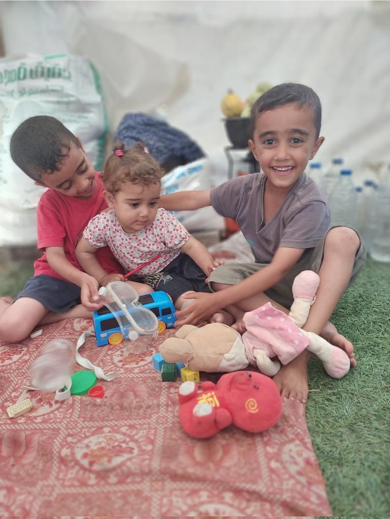 wdmr28280815's tweet image. 👋Peace be upon you, my friends
I need your help
My tent is empty of food🆘️🆘️🆘️🆘️
We are suffering greatly
I have children, my father, my mother and my sisters
My family consists of 13 people
I ask you for help, please
#Gaza #under #bombardment
🙏
paypal.me/AwadMatar