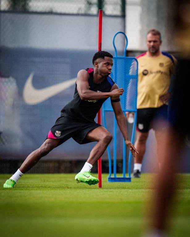 RaminBarca1899's tweet photo. RƏSMİ: Ansu Fati dünən məşqdə zədələnib. Görünən odur ki, Ansu Fati mövsümöncəsi tur üçün Amerikaya getməyəcək, çünki klub bəyanatında onun Barselonada müalicə alacağı deyilir. [ffpolo, alexpintel] #fcbazelive #ansufati #barçafans #Azerbaijan #Baku #Barcelona https://t.co/N336voVTvC