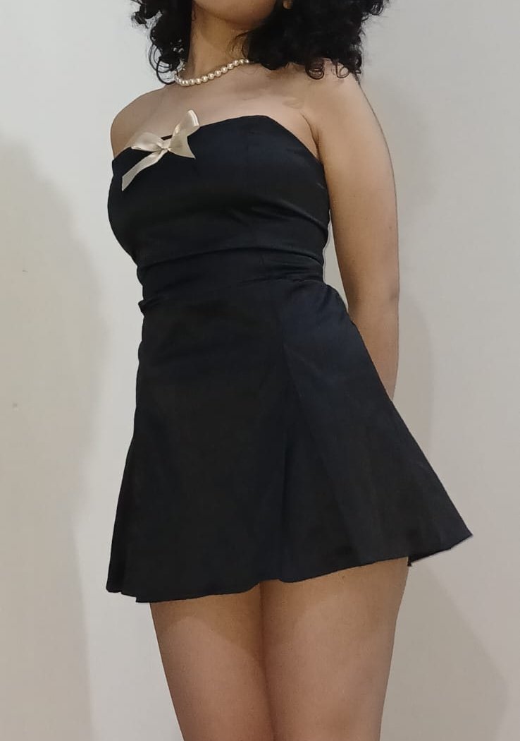 hwanhope's tweet photo. miren el vestido que me hizo mi hermana para mi cumpleaños, la amo mucho 🥺🩶 https://t.co/wbEah91aus