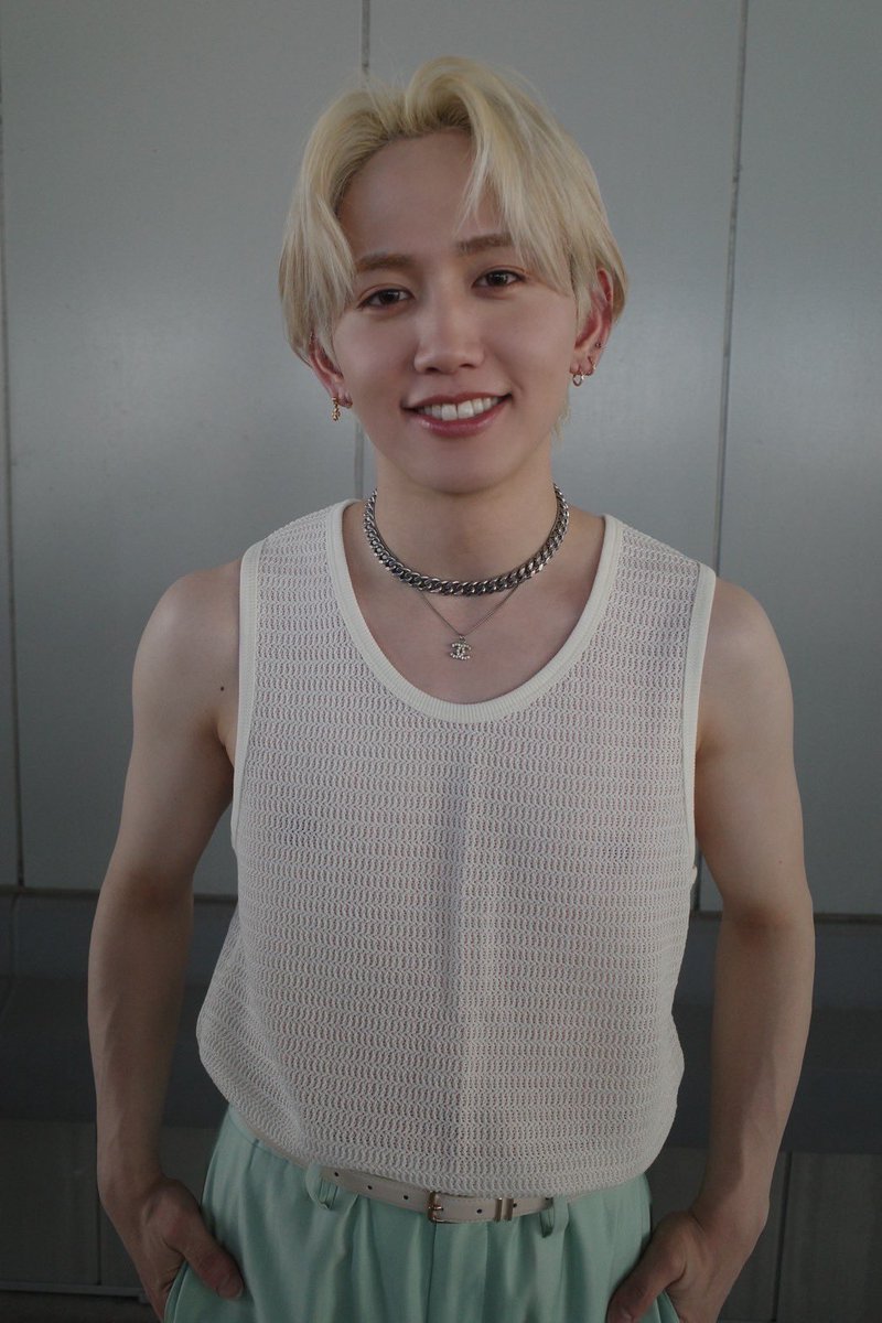mshtktwifey's tweet photo. jadi gini ya TAKATA MASHIHO UDARA KEHIDUPANKU.. menurut seseorang, meskipun ada tulang-tulang yang menopang tubuh manusia dan menjadikannya kuat.. tapi kalo gue dikasih foto LU modelan GINI juga tulang gue berubah jadi TULANG LUNAK! berubah jadi JELLY! berubah jadi permen yupi! https://t.co/PSHBaluLLF
