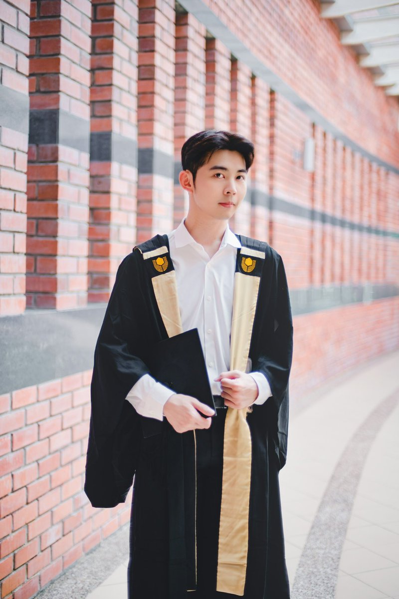 MING_0613's tweet photo. 限量版的，全世界仅此一件😊👨🏻‍🎓

#毕业季 #毕业🎓 #学生时代的回忆 #curtinuniversity #throwback #graduation #chemicalengineering https://t.co/3010lzLxLV