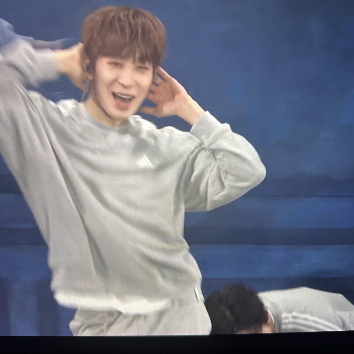 minwoncard's tweet photo. ww queencard                mg's reaction https://t.co/gZz5mJq2fd