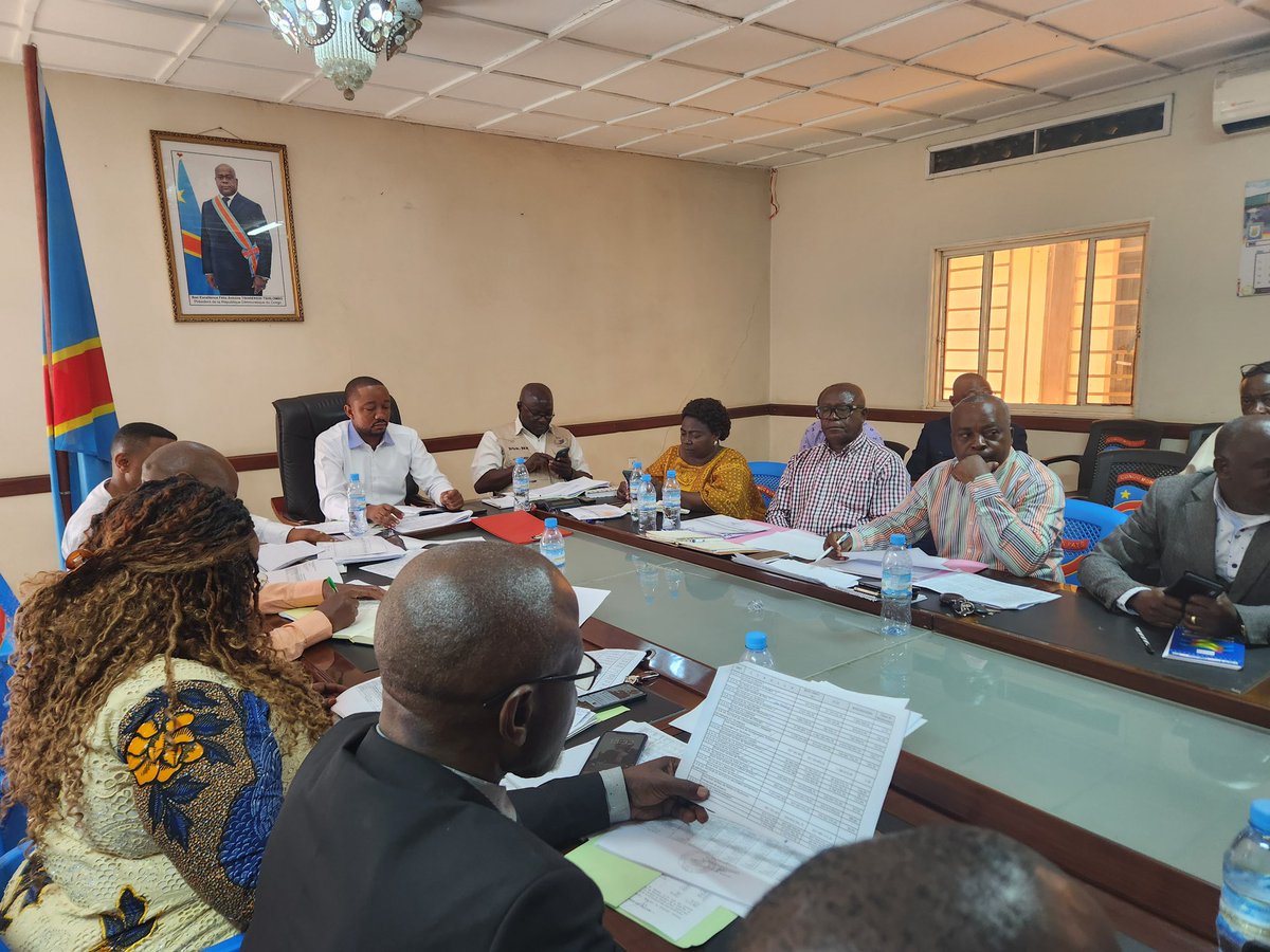 MLuhembwe45509's tweet photo. @DGR_NK : Réunion d’évaluation des recettes pour les 5 premiers mois de l’exercice fiscal 2024 tenue avec tous les services d’assiette. Une analyse des recettes par secteur a été faite et de nouvelles orientations ont été données. @DGRK_officiel @GouvNordKivu. #maximisation ++ https://t.co/qwCnMBJWUJ