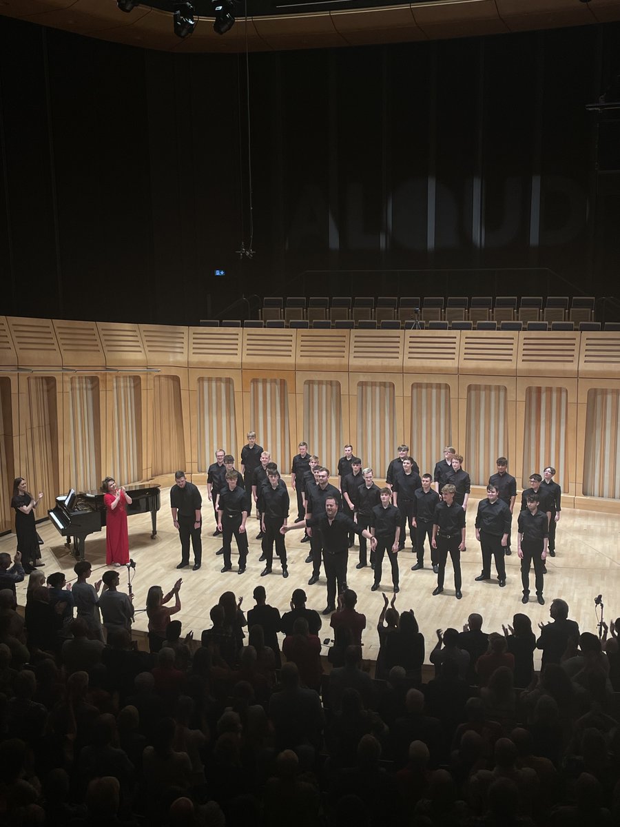 Diolch i bawb a ymunodd â ni yng nghyngerddau Academi Only Boys Aloud yng Ngwyl Criccieth ac yng <a href="/RWCMD/">Royal Welsh College of Music & Drama</a>! 

Roedd y bois yn anhygoel ac wedi rhoi popeth i mewn i'r perfformiadau! Rydym ni mor falch o bopeth fe wnaethant gyflawni yn ystod yr wythnos. Gobeithiwn i chi gyd fwynhau.