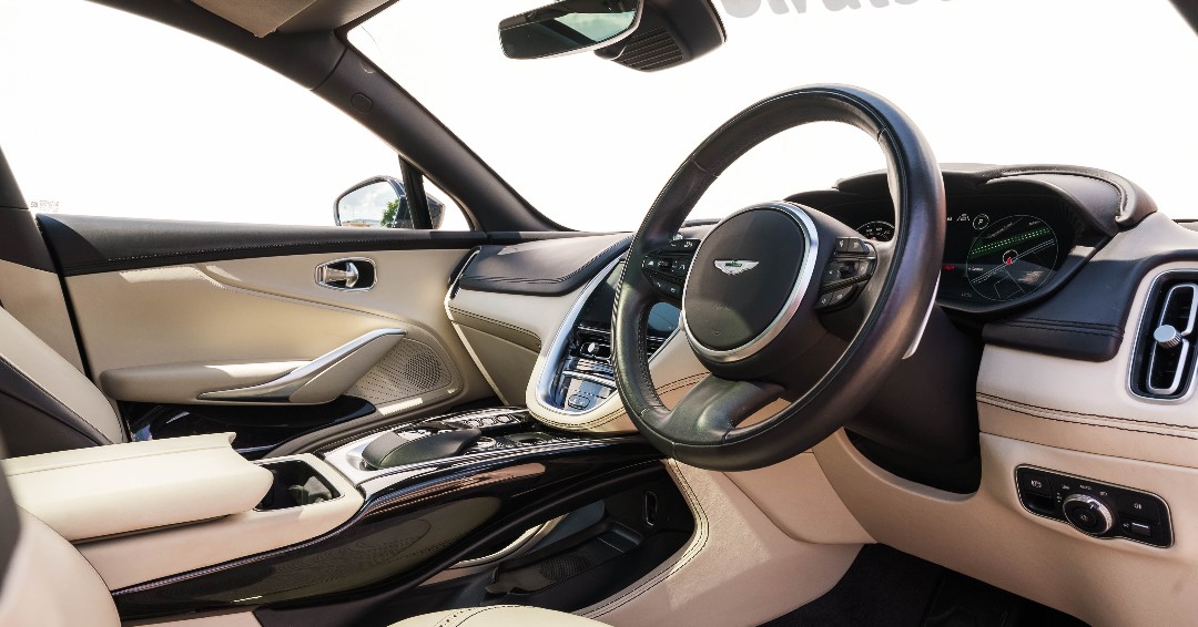 AstonMartinLDN's tweet image. Discover this stunning China Grey DBX, newly arrived at Aston Martin London.

This car features a gorgeous two-tone Ivory and Onyx Black interior, complemented by a Satin Silver Interior Jewellery Pack.

To find out more contact us today.

#AstonMartinLondon #AstonMartin #DBX