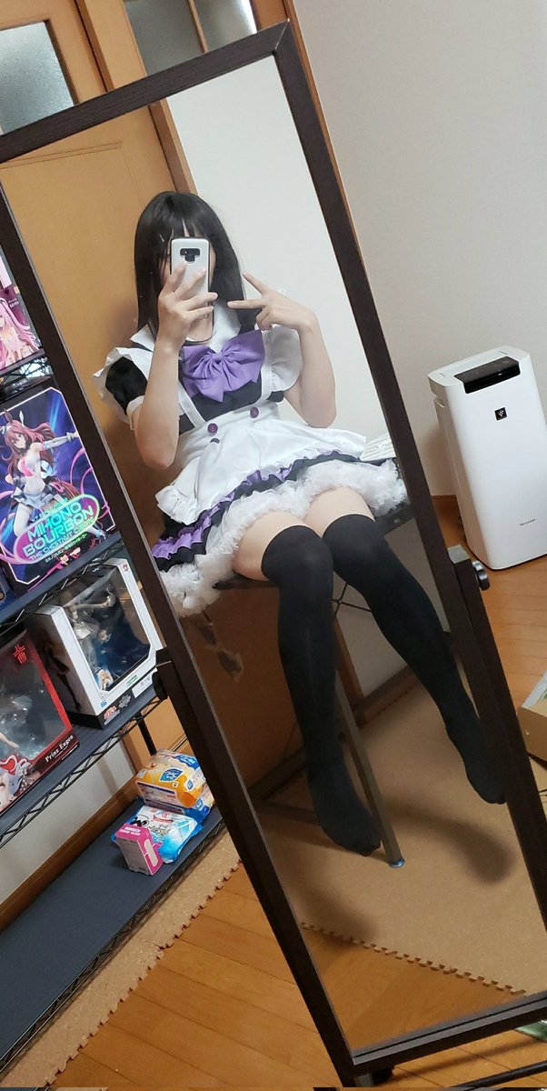 #女装 #女装子 #女装男子 
#女装さんと繋がりたい
#女装男子は自撮りを上げろ
デスクに乗って撮影するお行儀の悪いメイドさん