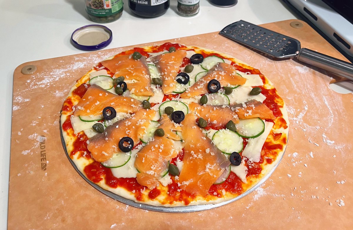 l_feier's tweet photo. Typhoon day-off. Made pizza at home and decided to try cucumber as a topping for the first time. I was expecting a texture like zucchini, but nope, it was still crunchy. 🍕 https://t.co/UFQavTEgrV