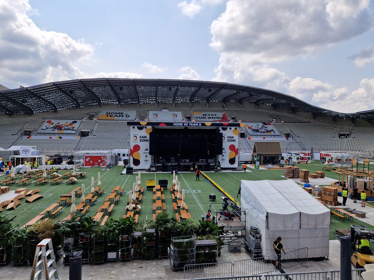 Deutsches Haus in Paris diesmal eher ein deutscher Häuserblock. Fehlen nur noch ein paar Medaillen als Feieranlass. Und wenn nicht, spielt hier am Samstag der große Clueso. #Paris2024 @sid_sportnews
